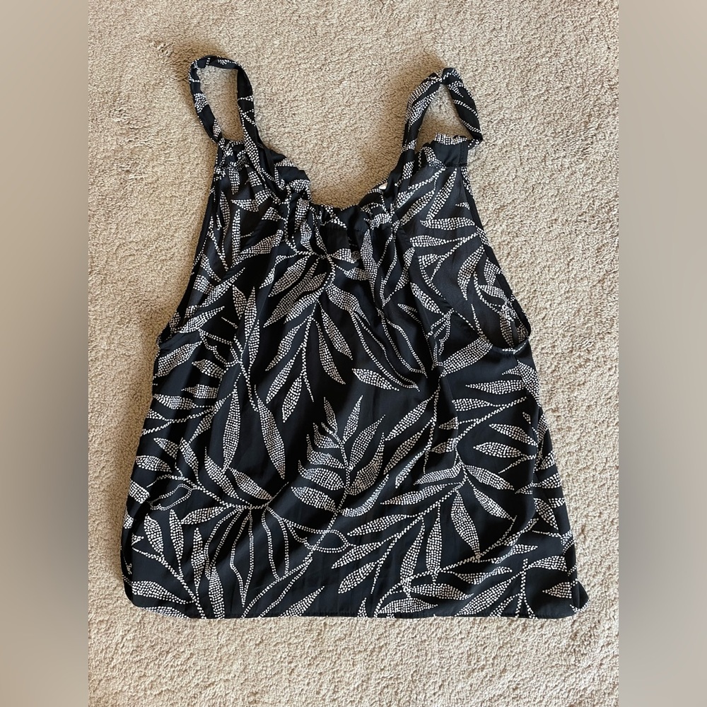 Tyche Black and White Leaf Pattern Tank Top